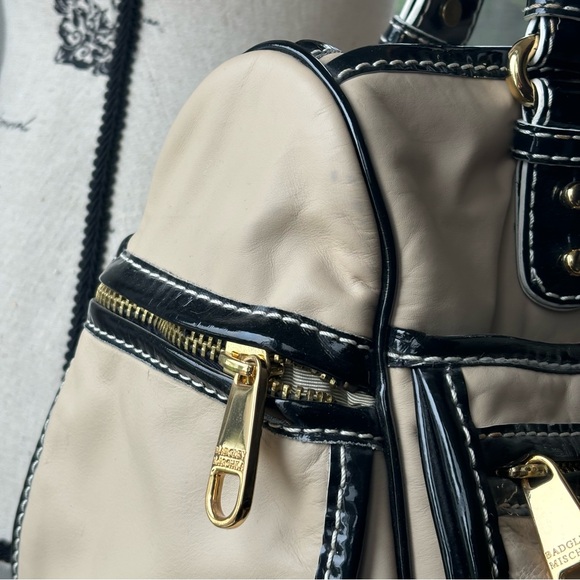 Badgley Mischka Shoulder Bag Nude with Black Patent Details and Gold Hardware - Picture 4 of 15